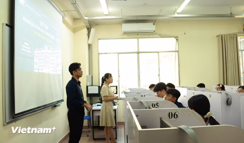 Các thí sinh tham gia kỳ thì đánh giá năng lực chuyên biệt tại trường Đại học Sư phạm Thành phố Hồ Chí Minh sáng 26/3. (Ảnh: Thu Hoài/Vietnam+)