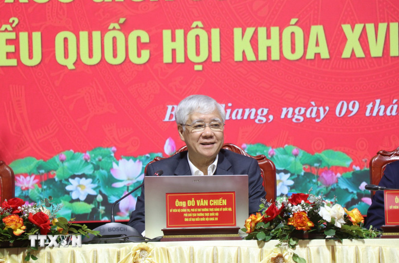 Ủy viên Bộ Chính trị, Phó Chủ tịch Thường trực Quốc hội Đỗ Văn Chiến, ứng cử viên đại biểu Quốc hội khóa XVI, trình bày chương trình hành động tại buổi tiếp xúc cử tri ở phường Bắc Giang, tỉnh Bắc Ninh. (Ảnh: Thanh Thương/TTXVN)