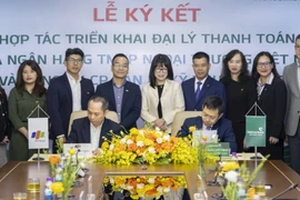 FPT Retail và Vietcombank triển khai mô hình đại lý thanh toán. (Ảnh: Vietnam+)