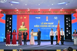 Tổng Bí thư Tô Lâm thay mặt Đảng và Nhà nước trao tặng Huân chương Hồ Chí Minh cho TTXVN. (Ảnh: Minh Sơn/Vietnam+)