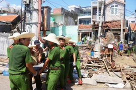 Các hộ dân tại xã Đề Gi bị ảnh hưởng nghiêm trọng do cơn bão số 13