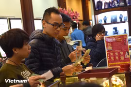 Giá vàng trong nước giảm mạnh, giao dịch quang mức 172,5 triệu đồng. (Ảnh: Vietnam+)