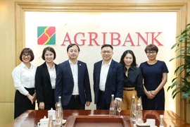 Chủ tịch HĐTV Agribank làm việc với Đoàn lãnh đạo cấp cao SWIFT. (Ảnh: Vietnam+)