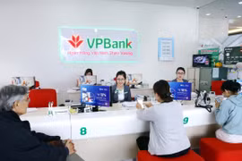 Giao dịch tại VPBank. (Ảnh: Vietnam+)