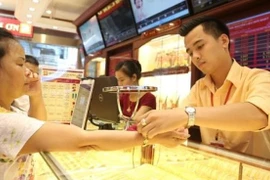 Kể từ ngày 10/10, giao dịch vàng miếng và vàng nhẫn sẽ áp dụng quy định mới. (Ảnh: Vietnam+)