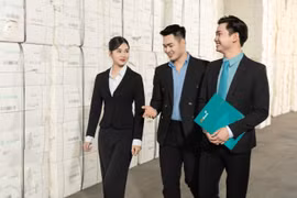 ABBank cam kết đồng hành cùng các doanh nghiệp trong hành trình phát triển bền vững, góp phần tạo dựng một tương lai năng động và thịnh vượng. (Ảnh: Vietnam+)
