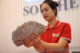 Giá vàng tăng 500.000 đồng, tỷ giá giảm tới 60 đồng phiên chiều nay. (Ảnh: Vietnam+)