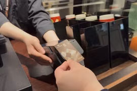 Ra mắt thẻ tín dụng Techcombank Visa Business Platinum với nhiều đặc quyền. (Ảnh: Vietnam+)