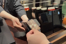 Ra mắt thẻ tín dụng Techcombank Visa Business Platinum với nhiều đặc quyền. (Ảnh: Vietnam+)