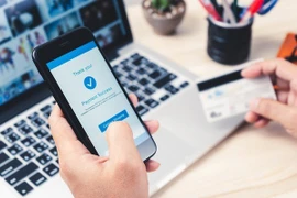 Nhiều ngân hàng thông báo đóng các tài khoản không giao dịch lâu dài, khuyến khích khách hàng kiểm tra và quản lý tài khoản hiệu quả hơn. (Ảnh: Vietnam+)