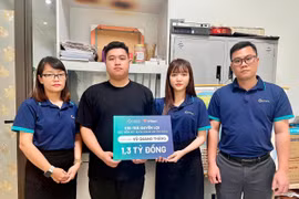 OPES chi trả 1,3 tỷ đồng bảo hiểm cho gia đình khách hàng Vũ Quang Thắng.(Ảnh: Vietnam+)