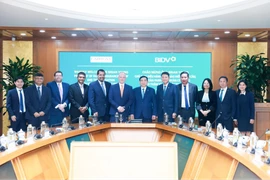 Đại diện lãnh đạo FairFax làm việc tại BIDV. (Ảnh: Vietnam+)