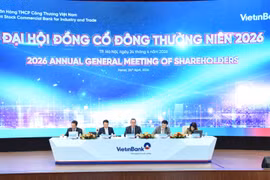 Ban chủ tọa tại Đại hội đồng cổ đông thường niên VietinBank. (Ảnh: Vietnam+)