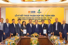 Toàn cảnh lễ ký kết thỏa thuận hợp tác toàn diện giữa Ngân hàng SHB và Công ty cổ phần Lọc hóa dầu Bình Sơn. (Ảnh: Vietnam+)