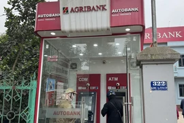 ATM vắng khách. (Ảnh: Vietnam+)