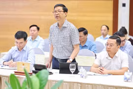 Ông Nguyễn Duy Hoàng - Cục trưởng Cục Kiểm soát thủ tục hành chính Văn phòng Chính phủ trả lời họp báo Chính phủ chiều ngày 4/6. (Ảnh: Vietnam+)