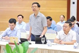 Ông Nguyễn Duy Hoàng - Cục trưởng Cục Kiểm soát thủ tục hành chính Văn phòng Chính phủ trả lời họp báo Chính phủ chiều ngày 4/6. (Ảnh: Vietnam+)