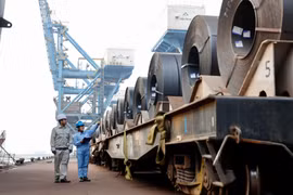 Thép cuộn cán nóng của Hòa Phát không bị Ấn Độ áp thuế chống bán phá giá. (Ảnh: Vietnam+)