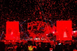 Fan không thể “move on” khỏi G-DRAGON 2025 WORLD TOUR [Übermensch] in Hanoi, presented by VPBank. (Ảnh: Vietnam+)