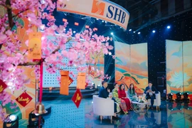 “Khởi” được dàn dựng như một chương trình truyền hình chuyên nghiệp. (Ảnh: Vietnam+)