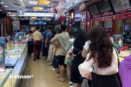 Giá vàng trong nước lại lên mức cao mới, giao dịch gần 136 triệu đồng. (Ảnh: Vietnam+)