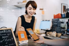 Loa thanh toán SHB hứa hẹn là công cụ hữu hiệu cho tiểu thương. (Ảnh: Vietnam+)