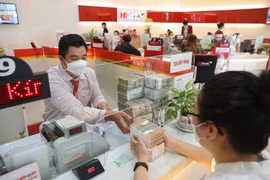 Áp lực thanh khoản đẩy lãi suất huy động tăng. (Ảnh: Vietnam+)