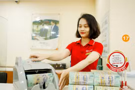 Trong tháng Năm, thị trường trái phiếu Chính phủ huy động hơn 33.600 tỷ đồng, đạt 72% kế hoạch quý 2 và 32% của năm 2026 với kỳ hạn dài chiếm ưu thế. (Ảnh: Vietnam+)