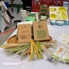 Việc tái chế bao bì đồ uống không chỉ là giải pháp tiết kiệm tài nguyên, giảm phát thải, cải thiện môi trường, mà còn góp phần cung cấp nguyên liệu tái chế cho hoạt động sản xuất mới. (Nguồn ảnh: Vietnam+)