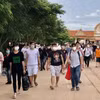 Bàn giao công dân Việt Nam từ Campuchia về nước tại Cửa khẩu Quốc tế Hà Tiên (tỉnh Kiên Giang). (Ảnh: TTXVN phát)
