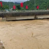 Cầu cứng xã Quan Sơn tại tỉnh Thanh Hóa bị sạt nghiêm trọng, nguy cơ bị sập bất cứ lúc nào. (Ảnh: TTXVN phát)