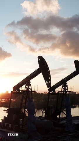 Giàn khoan dầu tại tỉnh Hắc Long Giang, Trung Quốc. (Ảnh: THX/TTXVN)