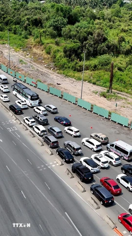 Ùn ứ giao thông trên cao tốc Thành phố Hồ Chí Minh-Long Thành. (Ảnh: Hồng Đạt/TTXVN)