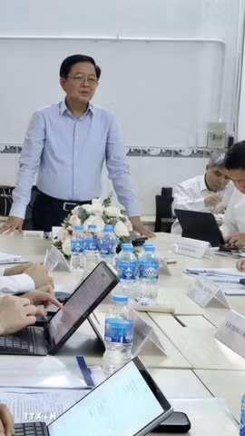 Phó Thủ tướng Hồ Quốc Dũng làm việc với Công ty TNHH Real-Time Robotics, Thành phố Hồ Chí Minh. (Ảnh: Xuân Anh/TTXVN)