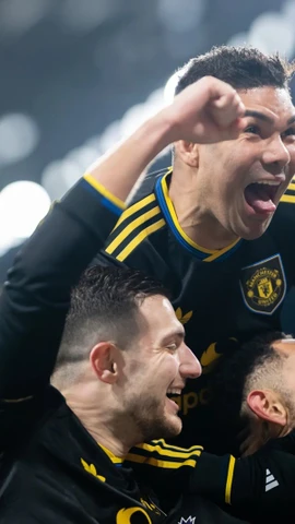 M.U leo lên top 4 Premier League.