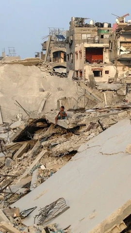 Cảnh đổ nát sau các cuộc không kích của Israel xuống Dải Gaza. (Ảnh: THX/TTXVN)