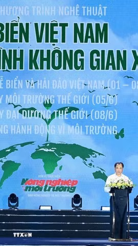 Bộ trưởng Bộ Nông nghiệp và Môi trường Trịnh Việt Hùng phát biểu tại chương trình. (Ảnh: TTXVN phát)