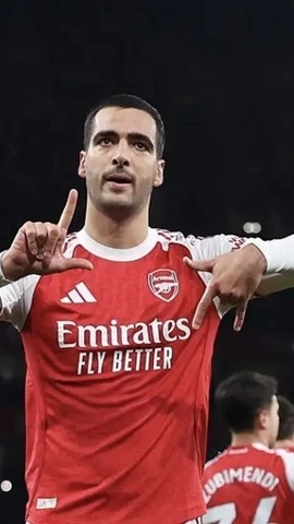 Mikel Merino tỏa sáng giúp Arsenal vững vàng ngôi đầu.