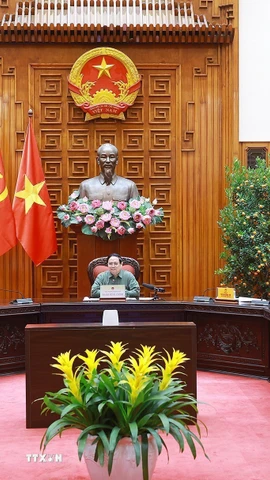 Thủ tướng Phạm Minh Chính chủ trì họp về công tác khắc phục hư hỏng công trình cầu sông Lô thuộc địa bàn xã Đoan Hùng, tỉnh Phú Thọ. (Ảnh: Dương Giang/TTXVN)