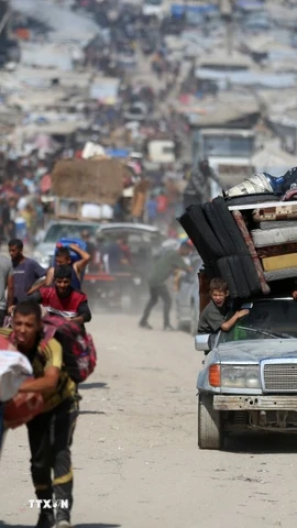 Người dân Palestine sơ tán khỏi thành phố Gaza ngày 18/9/2025. (Ảnh: THX/TTXVN)