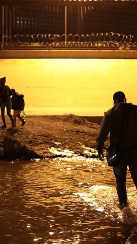 Những người di cư ở biên giới Mỹ. (Ảnh: THX/TTXVN)