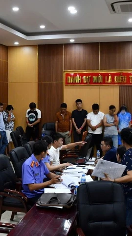 Cơ quan chức năng bắt giữ và triệu tập 34 đối tượng trong đường dây. (Nguồn: Công an Quảng Nam)