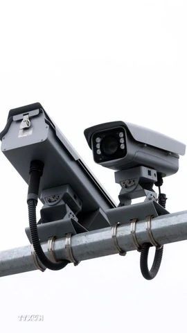 Các camera AI hỗ trợ phát hiện tối đa 28 hành vi vi phạm trật tự, an toàn giao thông. (Ảnh: Phạm Kiên/TTXVN)