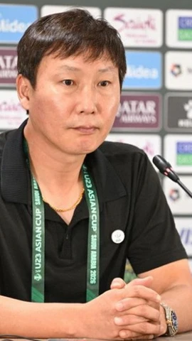 Ông Kim Sang-sik sẽ có màn đấu trí với đồng hương Lee Min Sung. (Nguồn: AFC)