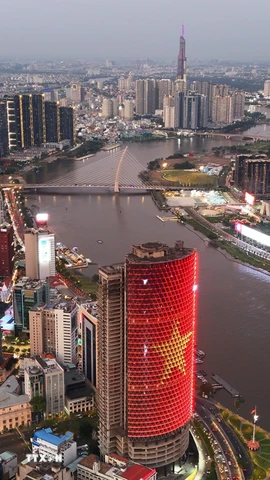 Thành phố Hồ Chí Minh đang vươn mình phát triển thành đô thị, trung tâm tài chính bậc nhất Đông Nam Á. (Ảnh: Hồng Đạt/TTXVN)