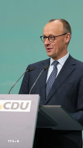 Thủ tướng Đức Friedrich Merz phát biểu trong một cuộc họp báo ở Berlin. (Ảnh: THX/TTXVN)