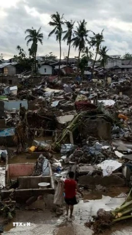 Cảnh tàn phá do bão Kalmaegi ở Talisay, tỉnh Cebu, Philippines, ngày 5/11/2025. (Ảnh: Reuters/TTXVN)