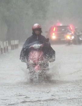 Dự báo Bắc Bộ và Trung Bộ chiều tối và đêm, nhiều nơi có mưa rào và dông. (Ảnh: TTXVN)