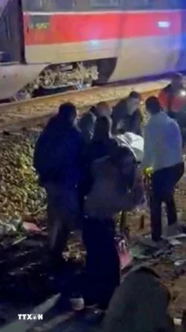 Hiện trường vụ va chạm tàu cao tốc gây thương vong lớn tại Tây Ban Nha