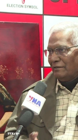 Tổng Bí thư Đảng Cộng sản Ấn Độ (CPI) Doraisamy Raja trả lời phóng viên TTXVN. (Ảnh: Quang Trung/TTXVN)